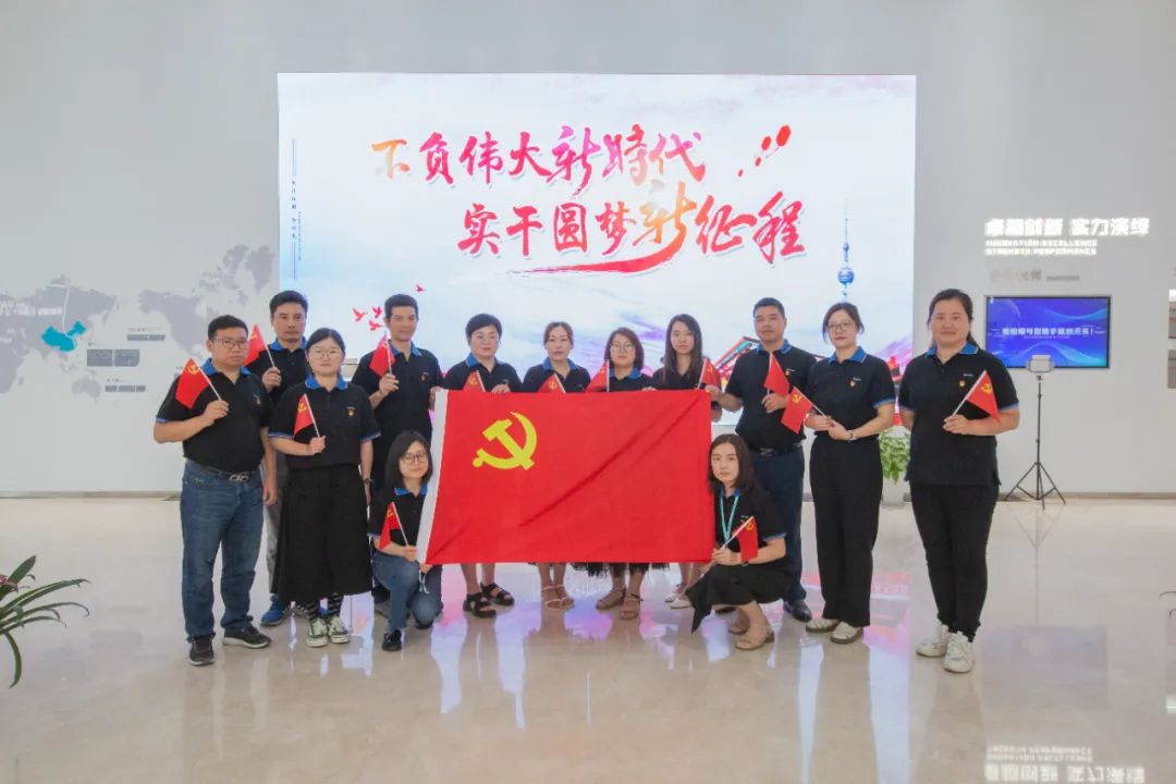 堅(jiān)定理想信念、傳承奮斗精神